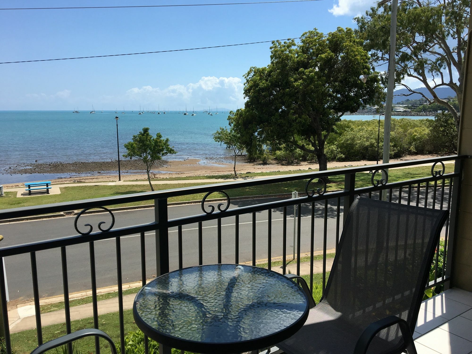 Whitsunday Waterfront Apartments Эйрли-Бич Экстерьер фото